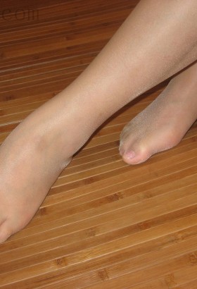 超薄丝透，仅有一双美足足矣[<font color=red>7P</font>]