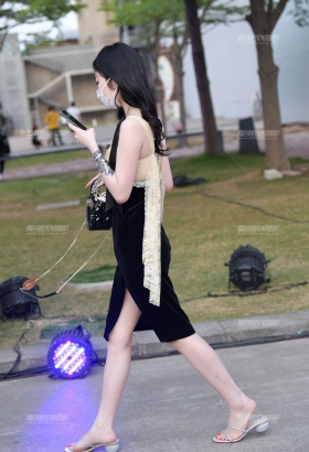 【美】小可爱出门！怪吓人[<font color=red>6P</font>]