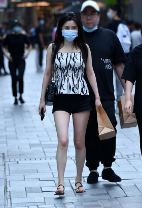 高跟鞋漂亮又充满腿长[<font color=red>5P</font>]