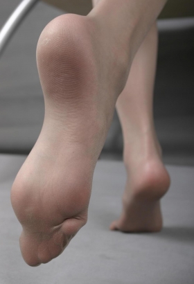 女朋友穿了一双直碰肌肤的薄丝11P[<font color=red>11P</font>]