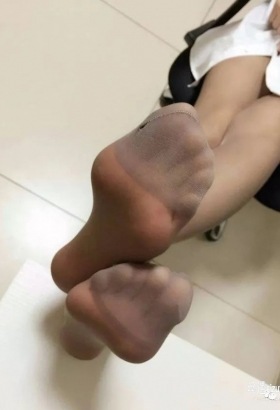 醉人的丝袜美足，超薄丝滑16P[<font color=red>16P</font>]