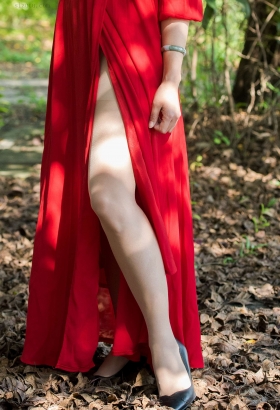 红衣天使，美腿肉丝 美到心底[<font color=red>16P</font>]
