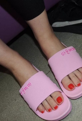 为自己美甲秀秀白皙如玉的...[<font color=red>21P</font>]