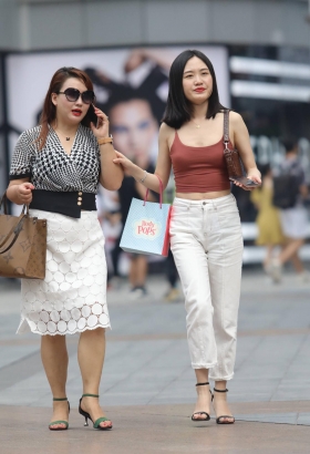 急着回家的她