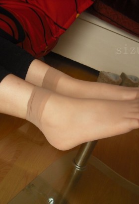 感觉还不错的一双短丝特写[<font color=red>21P</font>]
