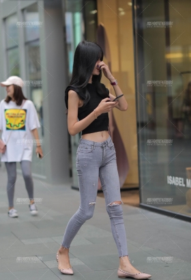 不妨穿搭高跟鞋出街吧